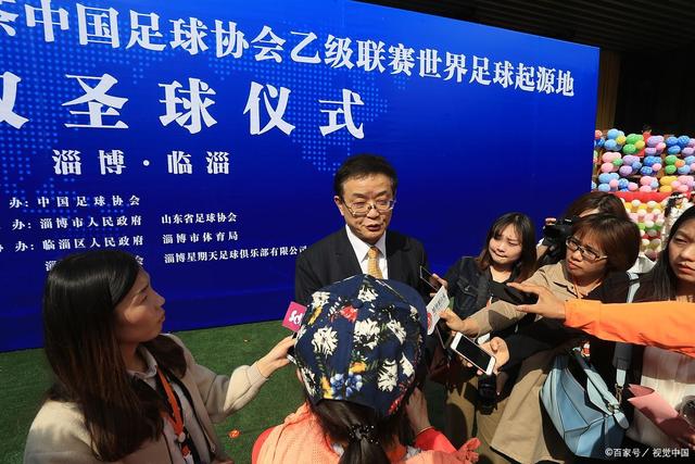 闪电进球后 莱奥模仿起了国家队大哥C罗的庆祝动作