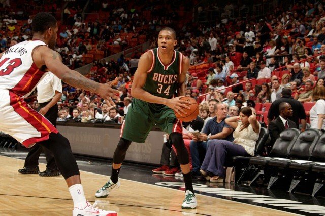 NBA全明星正赛：东部轰211分取胜 利拉德获MVP